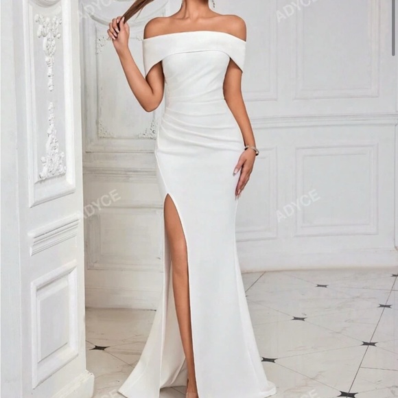 Macy’s Off the Shoulder Ruched Slit Mermaid Bodycon Flare Gown (Wedding, Bride) - Picture 3 of 4
